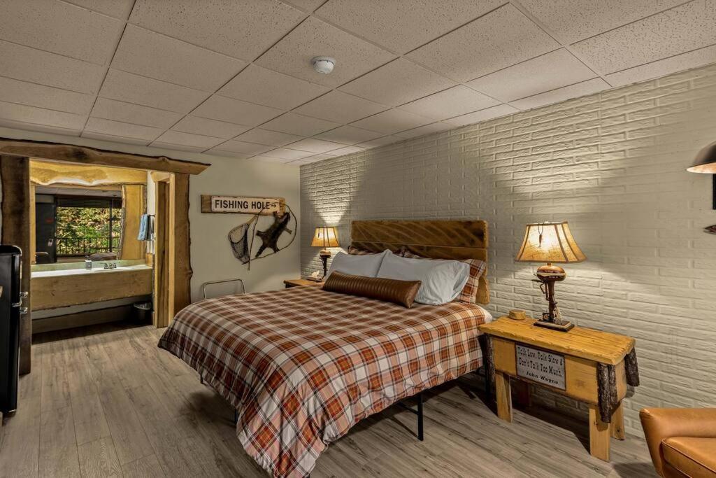 Stonegate Lodge King Bed Wifi 50In Roku Tv Salt Water Pool Room #102 尤里卡斯普林斯 外观 照片