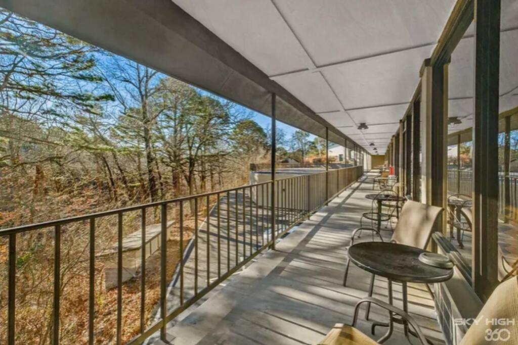 Stonegate Lodge King Bed Wifi 50In Roku Tv Salt Water Pool Room #102 尤里卡斯普林斯 外观 照片