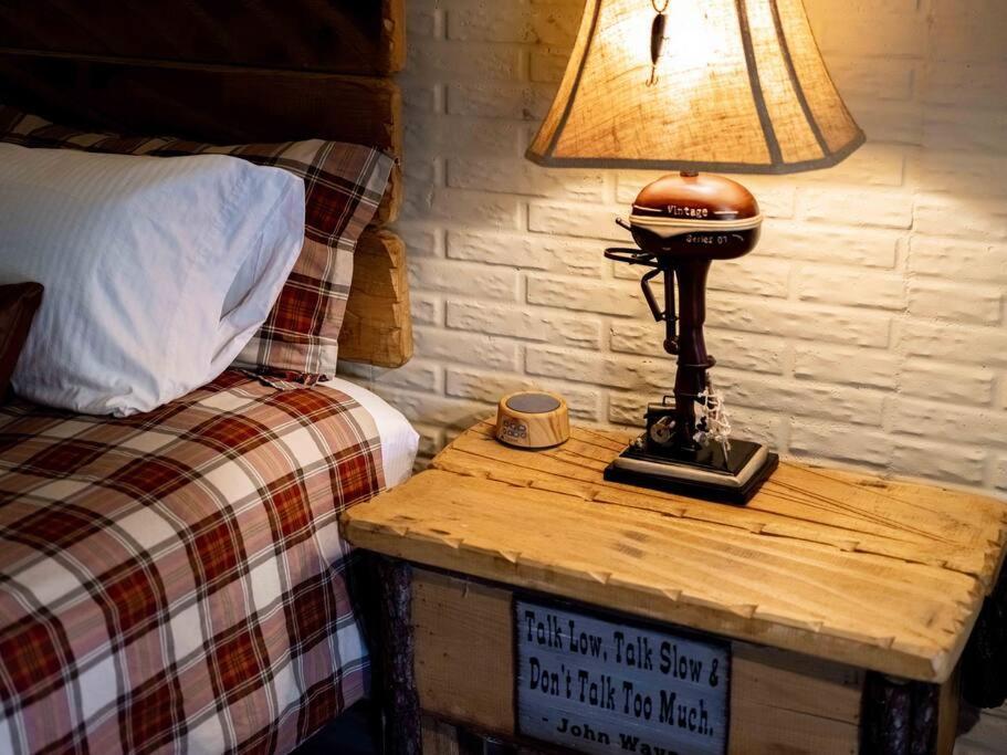 Stonegate Lodge King Bed Wifi 50In Roku Tv Salt Water Pool Room #102 尤里卡斯普林斯 外观 照片