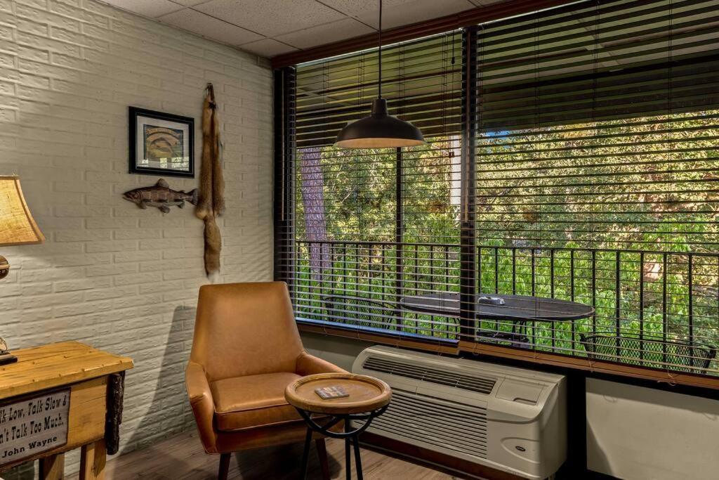 Stonegate Lodge King Bed Wifi 50In Roku Tv Salt Water Pool Room #102 尤里卡斯普林斯 外观 照片